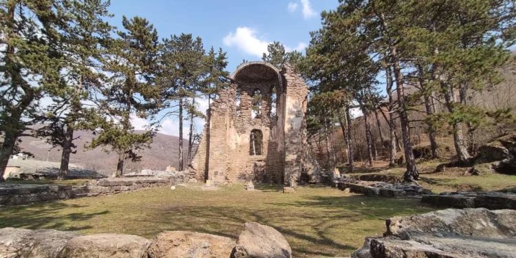 Më në fund fillon restaurimi i Kishës së ‘ Shën Pjetrit’ në Trepçë