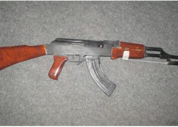 Policia arreston dy 24 vjeçarë në Mitrovicë, ua gjeti një kallash