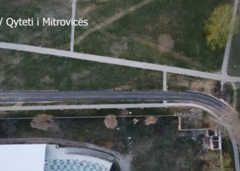 Dëmi që i është shkaktuar parkut të Mitrovicës, nga shtrimi i rrugës ilegale