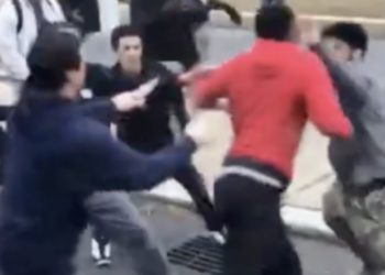 Nxënësit mitrovicas bëhen ‘llom’ mes vete në shkollë