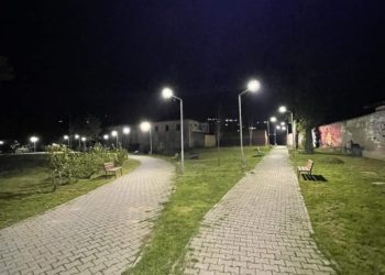 Ndriçohet shetitorja ‘Kej’ dhe parku i qytetit të Mitrovicës