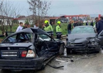 Raportohet për dy të vdekur në një aksident në magjistralen Skenderaj – Drenas