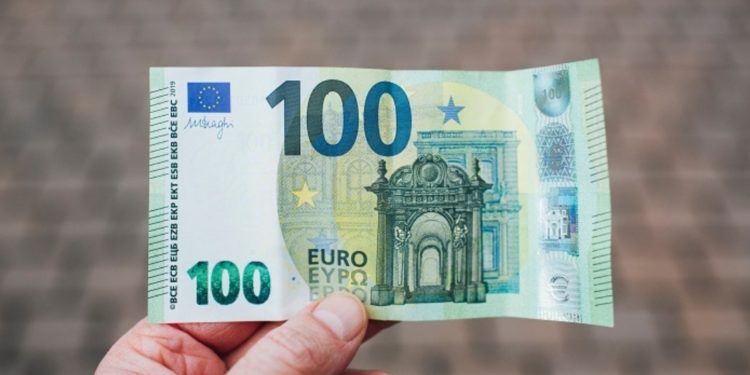 Hapet aplikimi për shtesën prej 100 euro për studentët