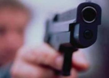 E tmerrshme: Qytetari gjuan me armë një mitrovicas, nuk dihet arsyeja 😮