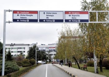 Fëmija lëndohet duke e shtyer veturën e babait në Mitrovicë, bëhet për spital