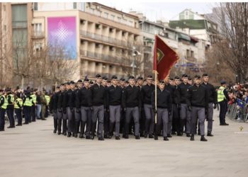 Ministria e Mbrojtjes shpall konkurs, u bën thirrje të rinjve dhe të rejave