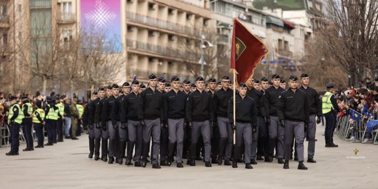 Ministria e Mbrojtjes shpall konkurs, u bën thirrje të rinjve dhe të rejave