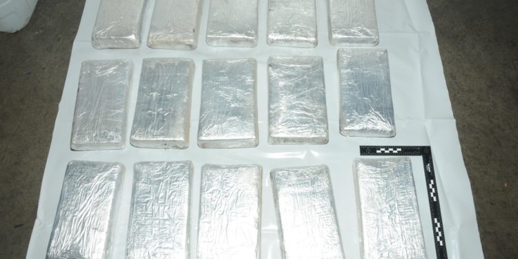 Vushtrriasi kapet me 19 pako kokainë, Policia i gjen edhe marihuanë në banesë