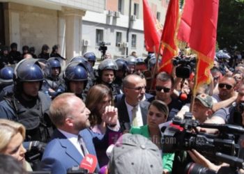 Veterani i drejtohet Abelard Tahirit: Mos rrej, me të ardh keq e kishe kry ma herët këtë punë