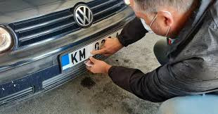 Nuk do të ketë më targa KM  dhe PR, qytetarët kanë 2 muaj afat t’i zëvendësojnë ato me RKS