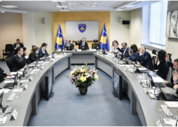 Reagojnë nga Qeveria, Pasaktësi, s’janë ndarë nga 100 euro për pensionistët