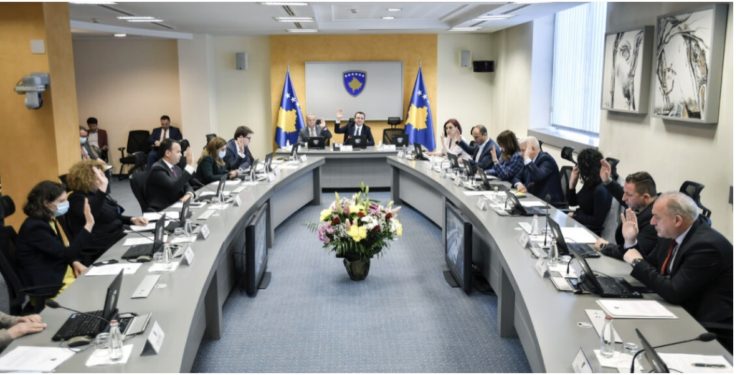 Reagojnë nga Qeveria, Pasaktësi, s’janë ndarë nga 100 euro për pensionistët