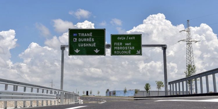 Shqipëria edhe me një tarifë rrugore, kosovarët do paguajnë edhe 2,5 euro për të shkuar në deti