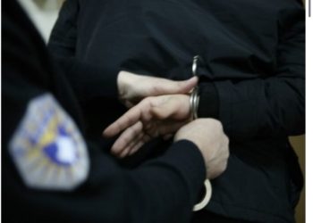 Arrestohen tre të dyshuar për vjedhje parash