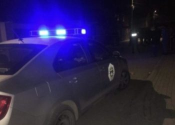 Përplasen dy vetura në rrugën Mitrovicë – Skenderaj, dërgohen në spital dy persona