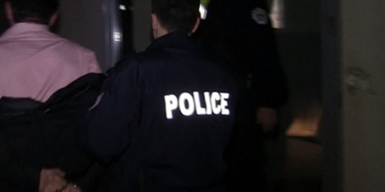 Bastisje në një shtëpi në Mitrovicë: Policia i gjen kokainë burrit të denoncuar për dhunë në familje