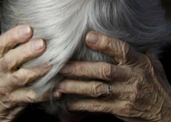 E moshuara në Mitrovicë në hall me kushëririn e saj të dehur: Më bërtet, shan e godet