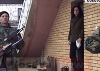 Viti 1998, video ku shihet Albin Kurti në Shtabin e Përgjithshëm të UÇK-së