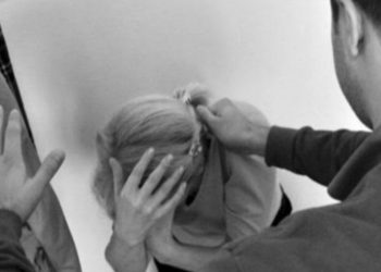 Djali bashkë me grua e rrahin nënën 69-vjeçare në Suhodoll të Mitrovicës