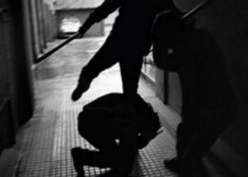 Dy persona të panjohur e bëjnë llom një burrë në Vushtrri, gruaja e tij lajmëron Policinë 😮