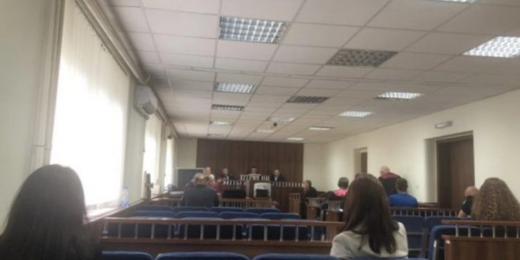 “Kam me ta nxjerr shpirtin…”, i dëmtuari thotë se shoku dhe një tjetër e rrëmbyen dhe e keqtrajtuan në një motel në Stanovc