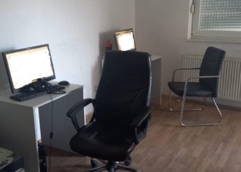 Policia në Mitrovicë zbulon një “call center” në një banesë kolektive, gjen 10 persona duke punuar
