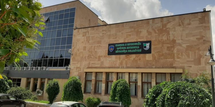 Drejtoria e Inspekcionit gjobit me nga 150 euro dy biznese në Mitrovicë, uzurpuan hapësirën publike ✅