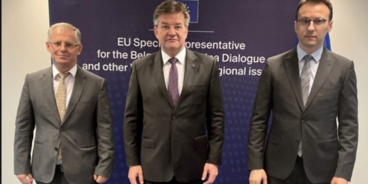 Kosova dhe Serbia arrijnë marrëveshjen për energjinë