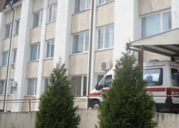 E rëndë: E mitura kosovare tenton t’i jap fund jetës pas një mosmarrveshjeje me të vëllanë, dërgohet me urgjencë në spital