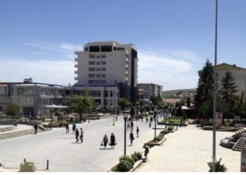 Sulmohet me thikë një 15-vjeçar në Skenderaj, i dyshuari në arrati