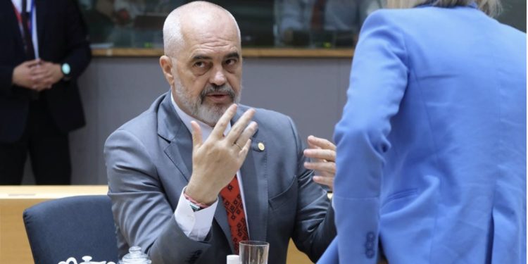 “Çmenduri dhe e turpshme”, Rama: Qytetarët e Kosovës po mbahen peng, nën diktaturën jugosllave udhëtonin kudo