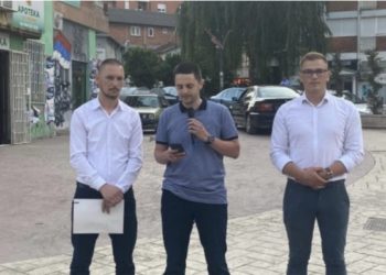 Në veri të Mitrovicës, vetëm tre serbë dalin në protestë kundër marrëveshjes për energjinë