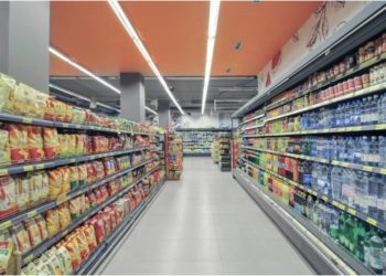 Përleshje në një market në Mitrovicë, 64-vjeçari e gjuan me tranguj të riun pas mosmarrëveshjes për pronë