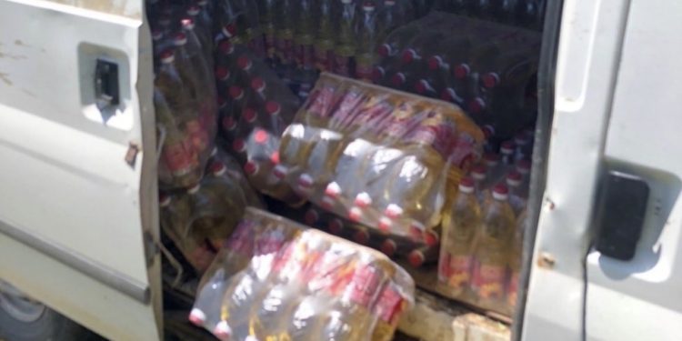 Parandalohet kontrabanda, kapen 900 litra vaj ushqimor në veri të Mitrovicës