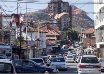 Vrasje në tentativë – Dy serbë bëhen llom mes vete në Mitrovicë, i dyshuari godet viktimën me çekiç