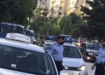 Rrahje në Mitrovicë, një person bëhet për spital – Policia kërkon sulmuesit