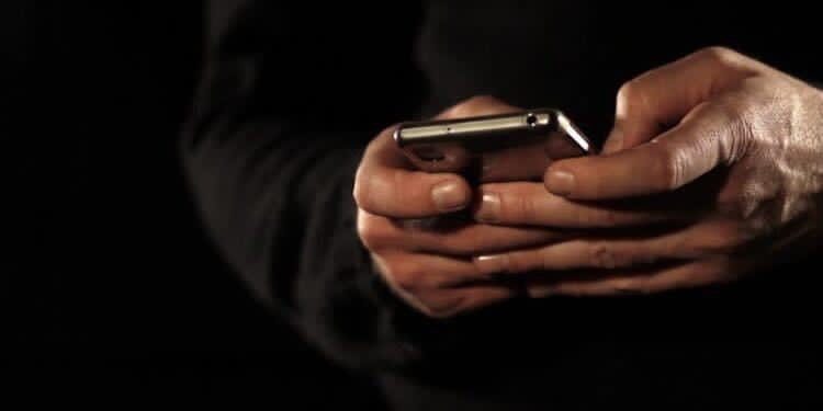 “Nëse vjen nuk kthehesh i gjallë o majmun”/ Kërcënohet keq 40-vjeçari nga Mitrovica 😮