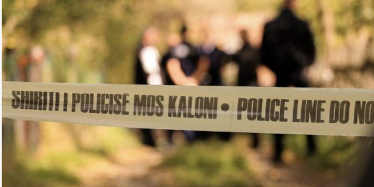 22 vjeçari gjindet pa shenja jete në banesën e tij