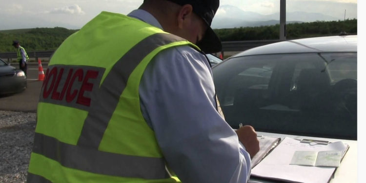 “A kryejnë punë qito 20 euro/ Ky është i dyshuari që tentoi t’i korruptojë Policinë pasi shkeli rregullat në trafik
