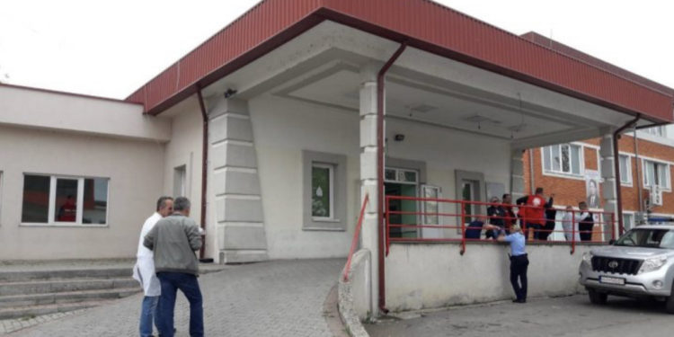 LAJMI I FUNDIT: Një person dërgohet i vdekur në Spitalin e Mitrovicës
