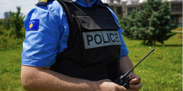 Skandaloze: Polici i Kosovës e ngacmom seksualisht një mjeke, e mbylli në zyren e saj, Policia vazhdon ta mbajë në punë