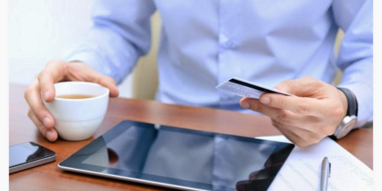 Mitrovicasit i keqpërdoret kartela e bankës, dikush bleu gjëra nga llogaria e tij