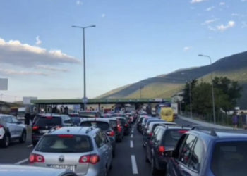 Ja sa po presin mërgimtarët në kufi për të hyrë në Kosovë