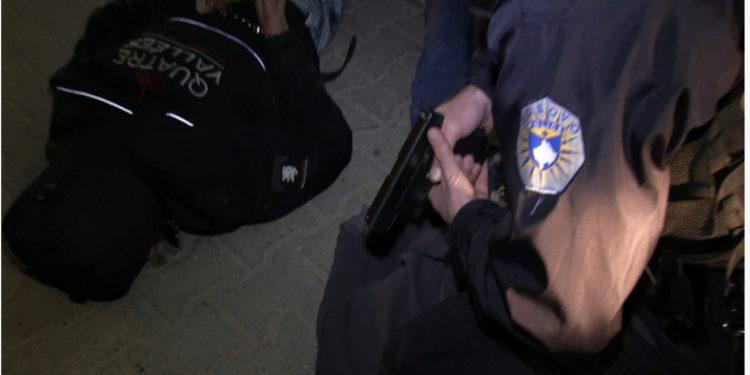 Policia arreston 3 vushtrrias për blerje, posedim, shpërndarje të substancave narkotike