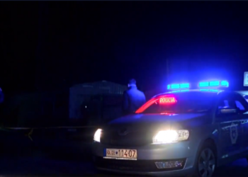E trishtë: Gruaja nga Mitrovica futet në dhomën e saj, aty gjen një grua të plagosur me pushkë gjuetie