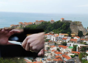 Kosovari e plagos me thikë një polic në Ulqin, arrestohet nga policia malazeze