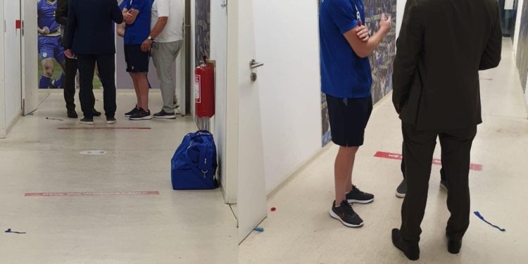 Dalin pamjet, Muja takohet me drejtuesit e Antwerp pas ndeshjes