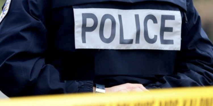 E rëndë: Mitrovicasi i dehur tenton ta vrasë veten me armë zjarri, e shpëton vëllai i tij