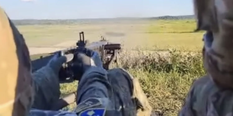 Me armë të rënda, ushtarët amerikanë stërviten bashkë me ushtarët e FSK-së