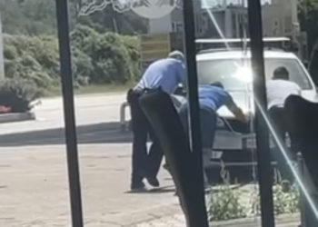Policia e Kosovës punon në kushte të vështira, nuk iu ndizet vetura, detyrohen ta shtyejnë